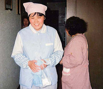 ホテルで掃除員をしていた頃の千葉さんの写真
