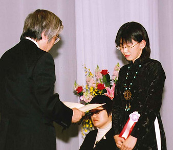 障害福祉賞授賞式での笹森さんの写真