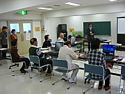 写真:高齢者のパソコン教室で利用