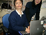 写真:画面読上げソフトを使った音声パソコンでの指導