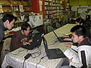 写真:不登校・ひきこもりなどの若者へ就労を目指したパソコン指導