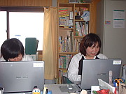 写真:パソコンを使用している様子