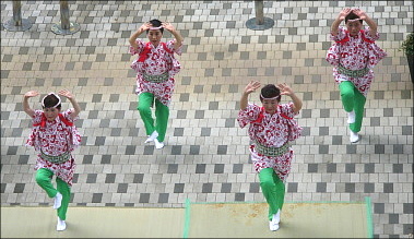 写真:かっぽれを披露する「梅后流江戸芸かっぽれ」岐阜道場のみなさん
