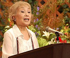 写真:講演する中村メイコさん