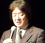 写真：講演する渡辺さん