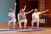 写真:ステージ上の参加者の皆さん