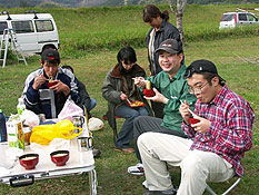 野外での食事は格別