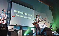 画像：マイペースプロジェクトのライブのようす
