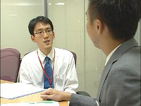 静止画：生活相談員に相談する社員