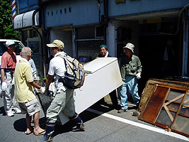 2009年8月　豪雨に被災した世帯の支援